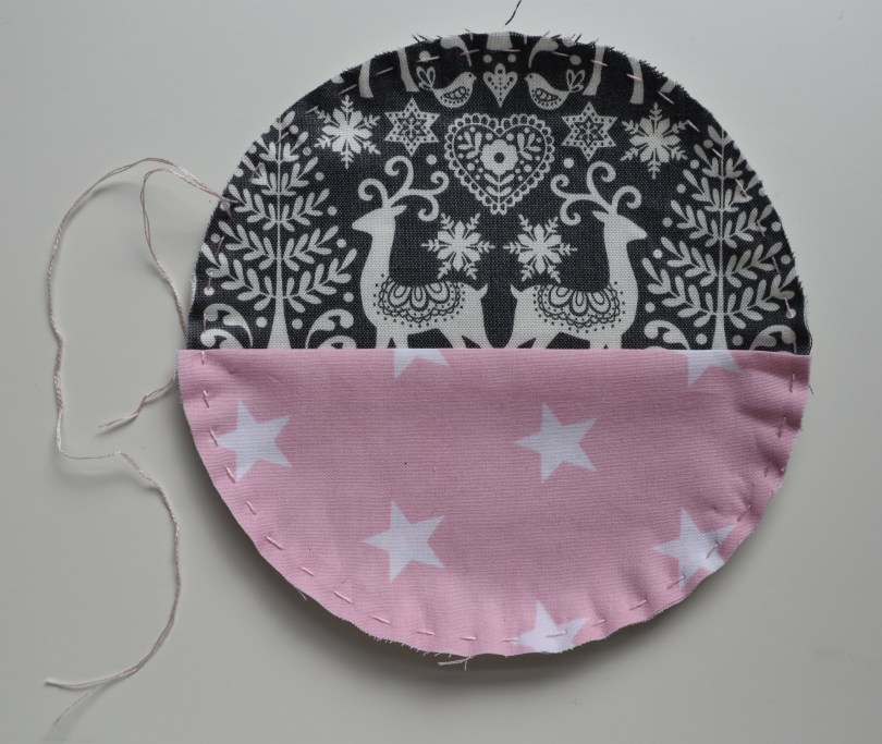 Hoop Pockets running stich around